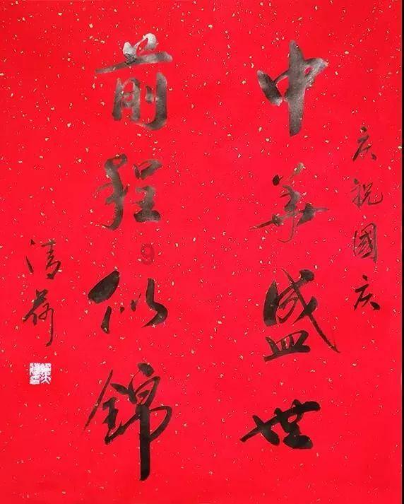 粉色一字领褶皱连体裙，可爱又时尚，如果你喜欢会借鉴吗？游戏画面